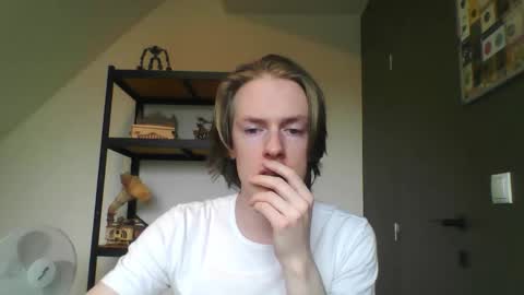 Snapshot of solomongumball chatting on 17, 12, 2025 SOL online show from 17, 12, 2025