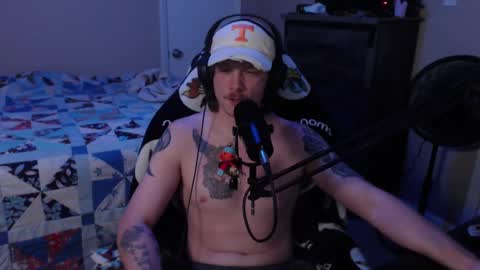 Snapshot of somethinqfunny chatting on 17, 12, 2024 Lover Boi online show from 17, 12, 2024