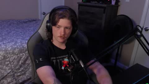 Snapshot of somethinqfunny chatting on 30, 12, 2024 Lover Boi online show from 30, 12, 2024