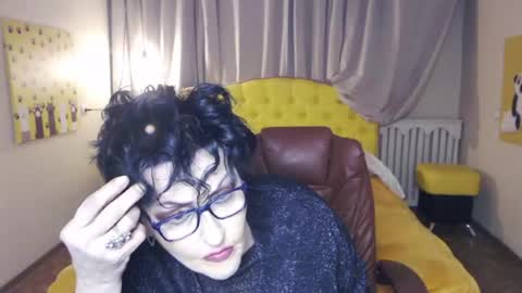 sondrariddle online show from 19, 4, 2026