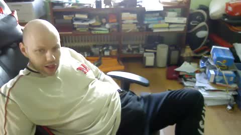 Snapshot of songoku81 chatting on 23, 2, 2025 Tom online show from 23, 2, 2025