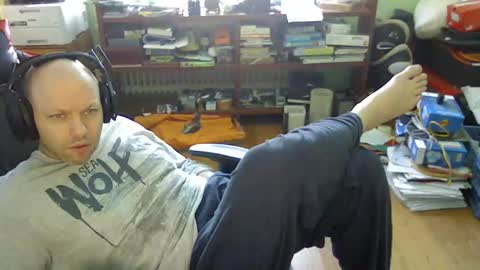 Snapshot of songoku81 chatting on 27, 2, 2025 Tom online show from 27, 2, 2025