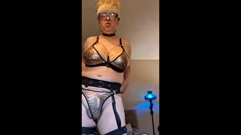 Silicone Sonja. online show from 8, 6, 2026