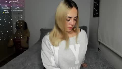 Snapshot of sophi_moreno chatting on 4, 3, 2025 Sofi online show from 4, 3, 2025