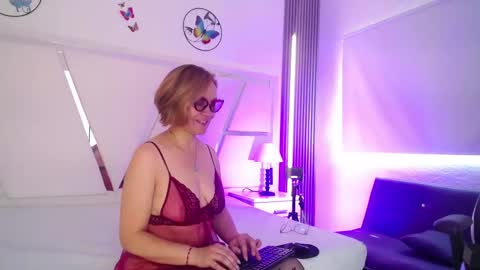 sophia_lane_ online show from 7, 11, 2025