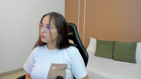 Snapshot of sophia_martinezz chatting on 26, 9, 2025 S O P H I A online show from 26, 9, 2025