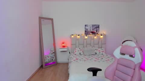 Snapshot of sophia_rincon chatting on 12, 1, 2025 Sophia Rincon online show from 12, 1, 2025