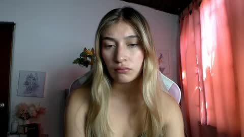 SophiaLee online show from 26, 4, 2026