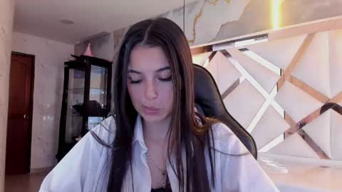 sophiadoll_tf online show from 15, 4, 2026