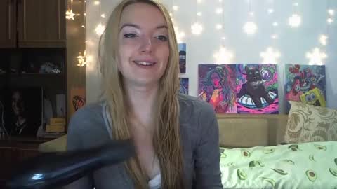 Snapshot of sophiasonata chatting on 3, 12, 2024 SophiaSonata online show from 3, 12, 2024
