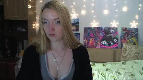 Snapshot of sophiasonata chatting on 3, 12, 2024 SophiaSonata online show from 3, 12, 2024