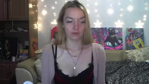 Snapshot of sophiasonata chatting on 4, 1, 2025 SophiaSonata online show from 4, 1, 2025