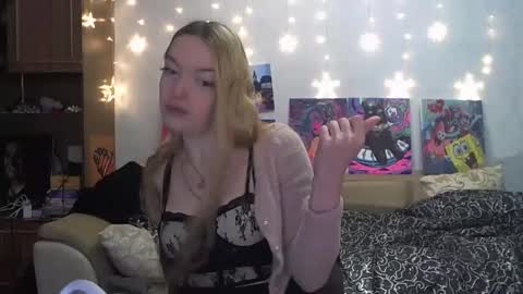 Snapshot of sophiasonata chatting on 4, 1, 2025 SophiaSonata online show from 4, 1, 2025