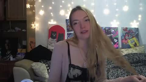 Snapshot of sophiasonata chatting on 5, 1, 2025 SophiaSonata online show from 5, 1, 2025