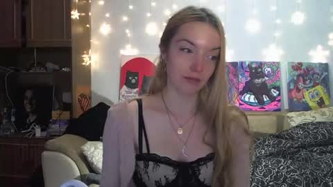 Snapshot of sophiasonata chatting on 5, 1, 2025 SophiaSonata online show from 5, 1, 2025