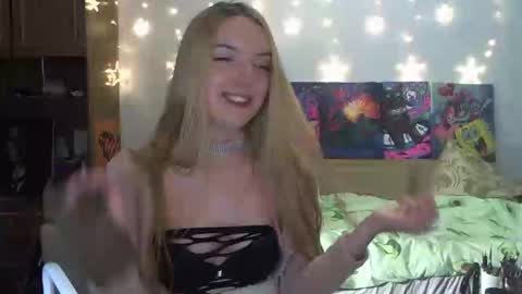 Snapshot of sophiasonata chatting on 22, 1, 2025 SophiaSonata online show from 22, 1, 2025