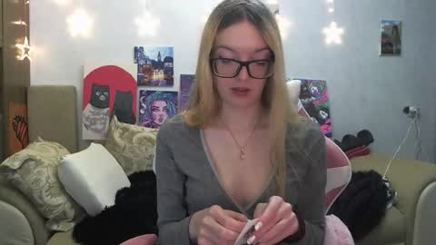 Snapshot of sophiasonata chatting on 16, 9, 2025 SophiaSonata online show from 16, 9, 2025