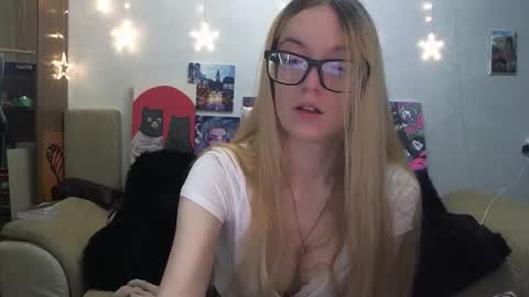 Snapshot of sophiasonata chatting on 18, 9, 2025 SophiaSonata online show from 18, 9, 2025