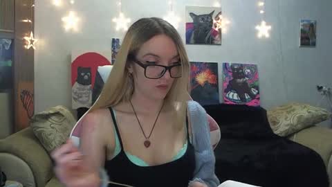 Snapshot of sophiasonata chatting on 1, 10, 2025 SophiaSonata online show from 1, 10, 2025