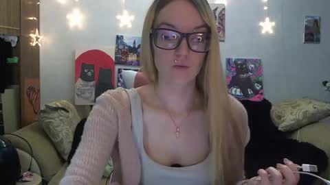 Snapshot of sophiasonata chatting on 3, 10, 2025 SophiaSonata online show from 3, 10, 2025