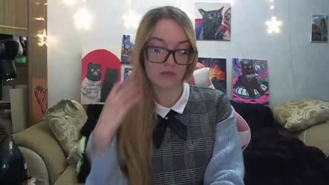 Snapshot of sophiasonata chatting on 4, 10, 2025 SophiaSonata online show from 4, 10, 2025