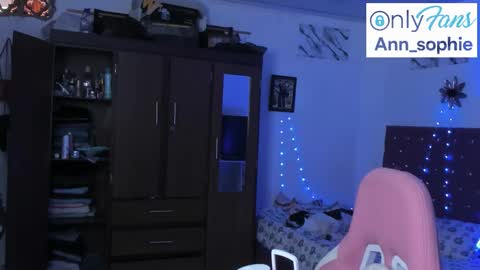 Snapshot of sophie_dolly_ chatting on 27, 10, 2025 sophie doll online show from 27, 10, 2025