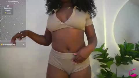Snapshot of sophie_luvs chatting on 3, 5, 2026 Sophie online show from 3, 5, 2026