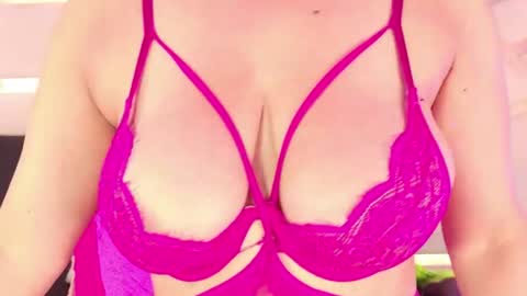 Snapshot of sophie_newton chatting on 29, 4, 2026 sophie_newton online show from 29, 4, 2026