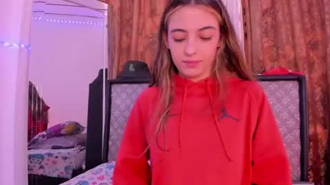 Snapshot of sophie_vega1 chatting on 26, 6, 2026 Sophie online show from 26, 6, 2026