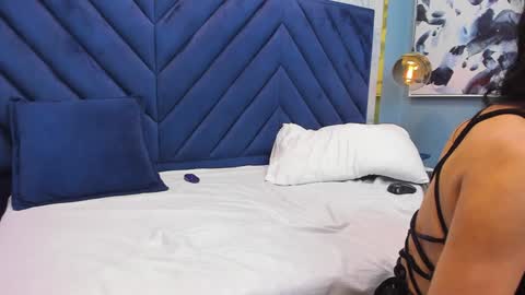 sophiebaker__ online show from 26, 1, 2025