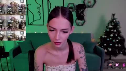 Snapshot of sophiecherrie chatting on 4, 1, 2025 Sophie online show from 4, 1, 2025