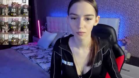 Snapshot of sophiecherrie chatting on 4, 3, 2025 Sophie online show from 4, 3, 2025