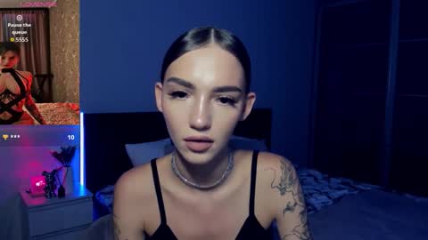Snapshot of sophiecherrie chatting on 19, 9, 2025 Sophie online show from 19, 9, 2025