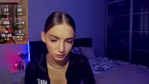 Snapshot of sophiecherrie chatting on 4, 10, 2025 Sophie online show from 4, 10, 2025