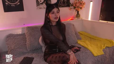 Sophiee  online show from 29, 10, 2025