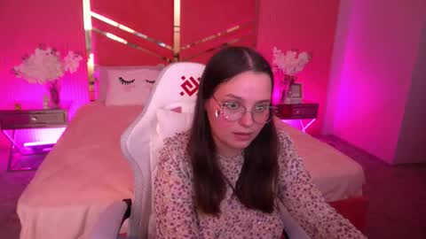 Snapshot of sophieedreams chatting on 13, 9, 2025 sophieedreams online show from 13, 9, 2025