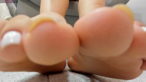 Snapshot of sophieharris__ chatting on 15, 12, 2024 sophieharris__ online show from 15, 12, 2024