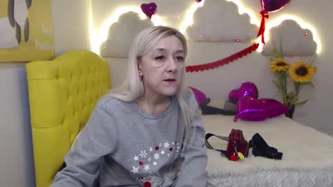 Snapshot of sophiekittyy chatting on 13, 2, 2025 sophiekittyy online show from 13, 2, 2025