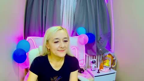 Snapshot of sophiekittyy chatting on 2, 10, 2025 sophiekittyy online show from 2, 10, 2025