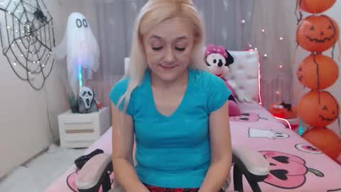 Snapshot of sophiekittyy chatting on 11, 10, 2025 sophiekittyy online show from 11, 10, 2025