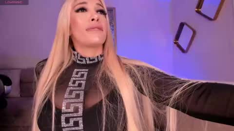 Snapshot of sophiepalmerx chatting on 7, 3, 2025 Sophie Palmer online show from 7, 3, 2025