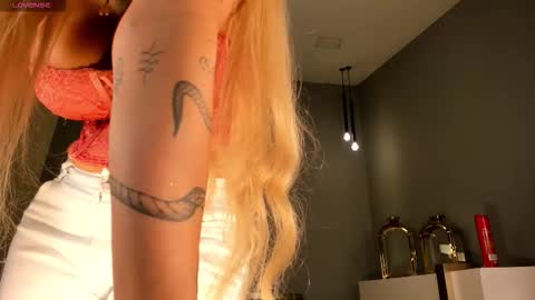 Snapshot of sophiepalmerx chatting on 4, 10, 2025 Sophie Palmer online show from 4, 10, 2025