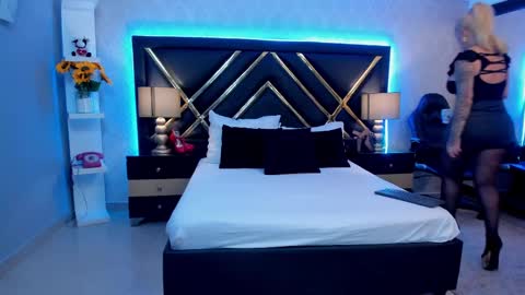 SophieWinslow online show from 28, 2, 2025