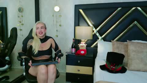 SophieWinslow online show from 7, 11, 2025