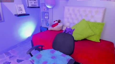 Snapshot of sophiia_13 chatting on 4, 12, 2024 Sofi online show from 4, 12, 2024