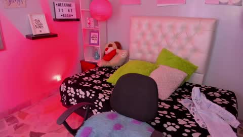 Snapshot of sophiia_13 chatting on 6, 12, 2024 Sofi online show from 6, 12, 2024