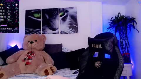 Snapshot of sophiieesweet chatting on 1, 2, 2025 Sophie Sweet online show from 1, 2, 2025