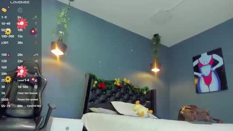 Sophie Taylor online show from 2, 12, 2025