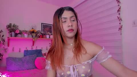 Sarah Valentina online show from 11, 2, 2025