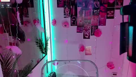  SparkleMona  online show from 13, 9, 2025